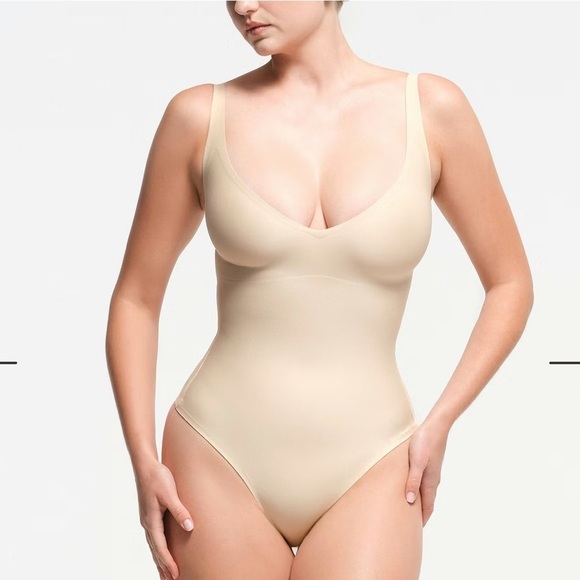 SKIMS Other - SKIMS Sculpting Shapewear Bodysuit Nude – Size S NWT